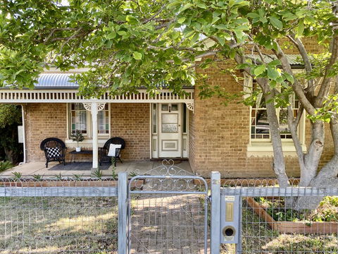 SUMMER HOUSE - CENTRAL LOCATION Near PARK - Accommodation Sunshine Coast 3