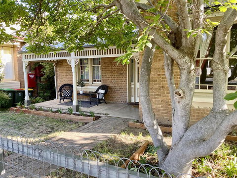 SUMMER HOUSE - CENTRAL LOCATION Near PARK - Accommodation Sunshine Coast 1