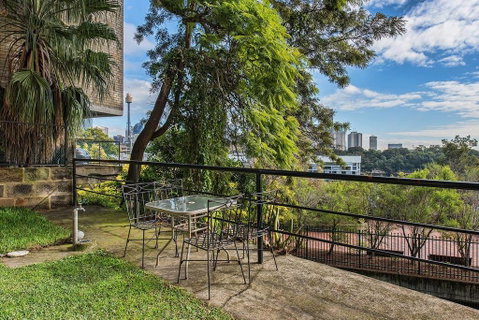 Sun-filled Apartment With Stunning Harbour Views H353 - Accommodation Sunshine Coast 1