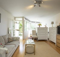 Sunlit studio in the trees walk to the beach - Accommodation Sunshine Coast