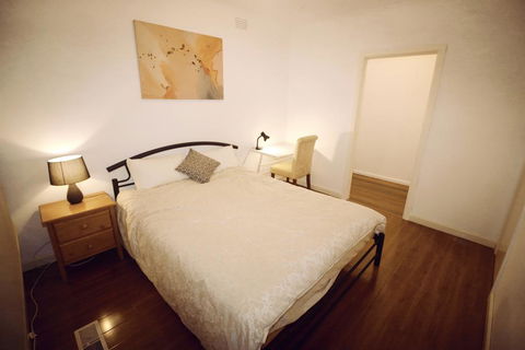 Sunny House - Melbourne Airport Home - Accommodation Sunshine Coast 0