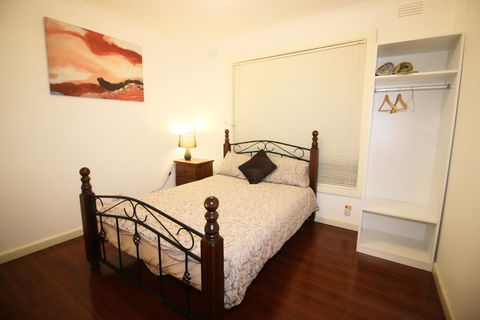 Sunny House - Melbourne Airport Home - Accommodation Sunshine Coast 2