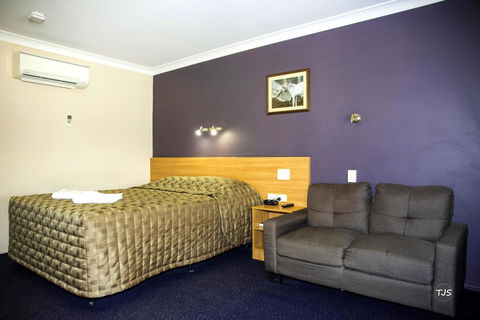 SunPalms Motel - Accommodation Sunshine Coast 0