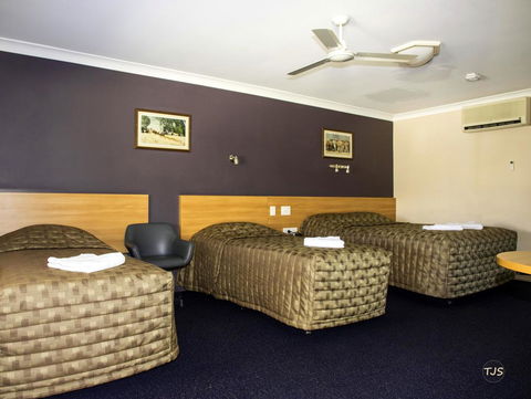 SunPalms Motel - Accommodation Sunshine Coast 3