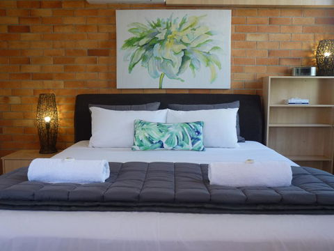 Sunseeker Motel - Accommodation Sunshine Coast 0