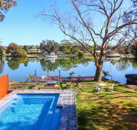 Sunset Lodge - Accommodation Sunshine Coast