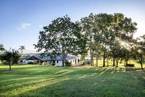 Sunset Retreat Airlie Beach Rural Getaway - Accommodation Sunshine Coast 1