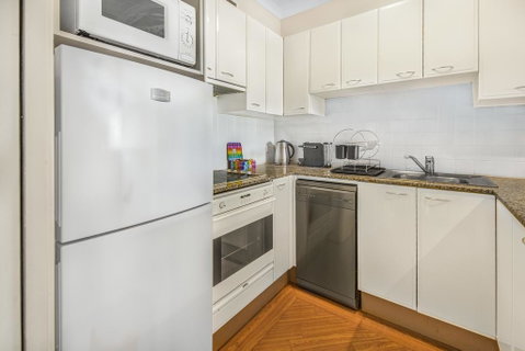 Super Convenient Apartment With Garden Views - Accommodation Sunshine Coast 3