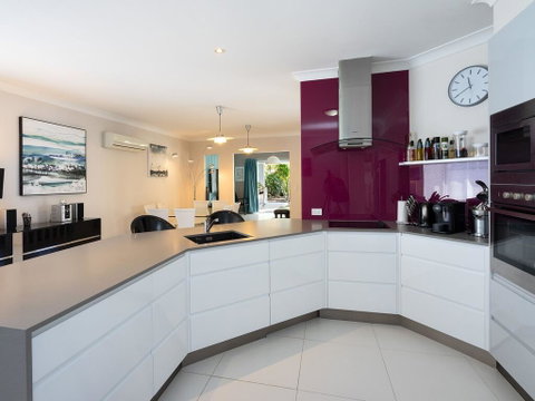 Super Sized Family Retreat With A Pool - Accommodation Sunshine Coast 2
