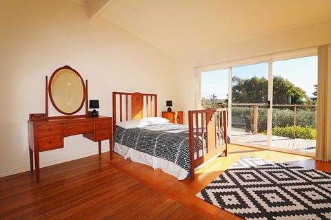 Surfside - Accommodation Sunshine Coast 3