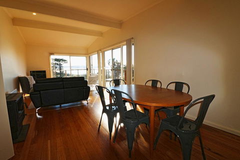 Surfside - Accommodation Sunshine Coast 1