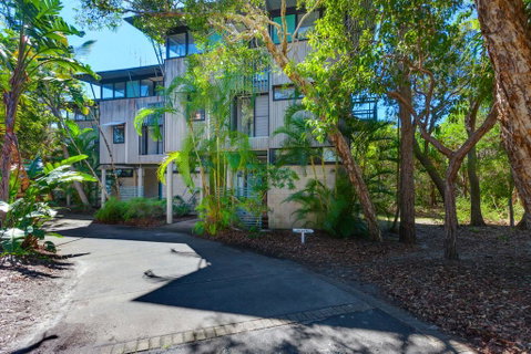 Surfside Beach House 17 - Rainbow Shores, Swimming Pool, 2 Minute Walk To Beach, Air Conditioning, Relax Here - Accommodation Sunshine Coast 0