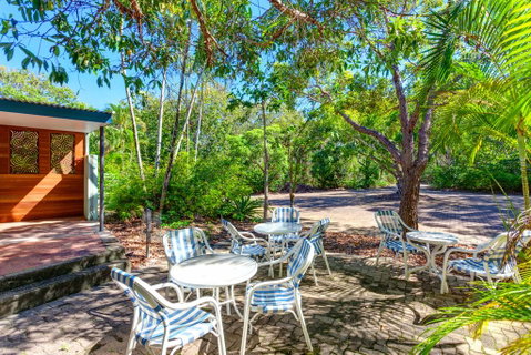 Surfside Beach House 17 - Rainbow Shores, Swimming Pool, 2 Minute Walk To Beach, Air Conditioning, Relax Here - Accommodation Sunshine Coast 2