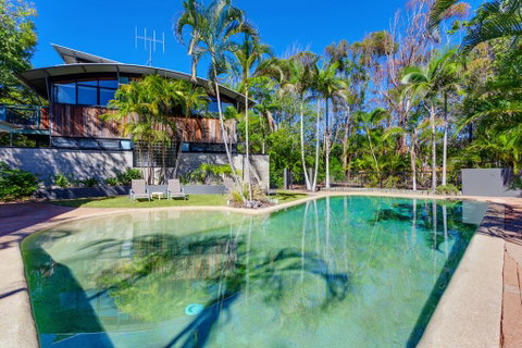Surfside Beach House 17 - Rainbow Shores, Swimming Pool, 2 Minute Walk To Beach, Air Conditioning, Relax Here - Accommodation Sunshine Coast 1