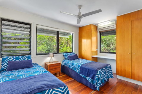 Surfside Beach House 17 - Rainbow Shores, Swimming Pool, 2 Minute Walk To Beach, Air Conditioning, Relax Here - Accommodation Sunshine Coast 3