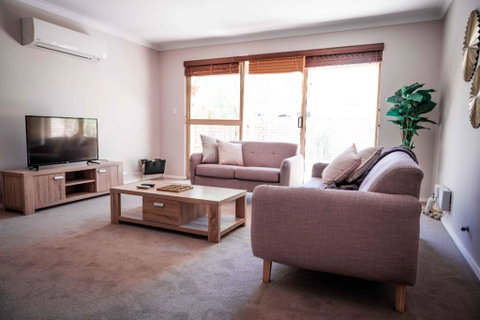 SWAN RIVER STAY, PERTH, WIFI, NETFLIX, APPLECROSS, FREO - Accommodation Sunshine Coast 0