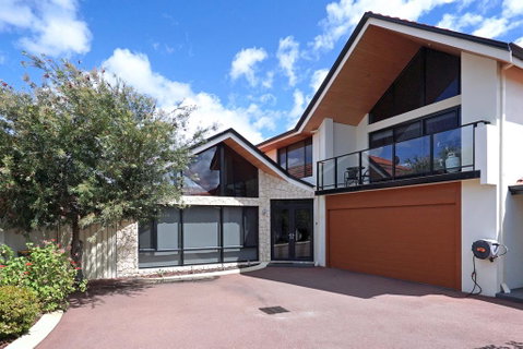 Swanriver Applecross Shortstays - Accommodation Sunshine Coast 0