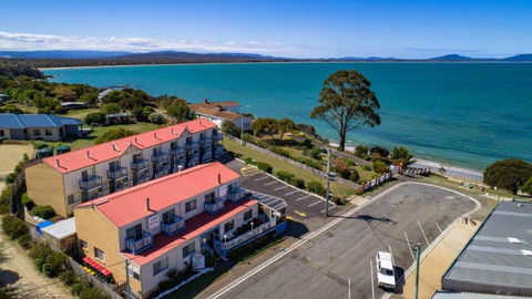 SWANSEA VILLAS - Accommodation Sunshine Coast 0