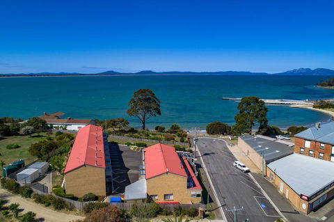SWANSEA VILLAS - Accommodation Sunshine Coast 1