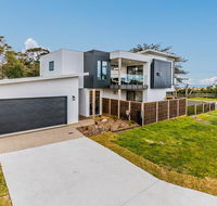 SWEEPING VIEWS - FREE WIFI  NETFLIX - PET FRIENDLY OUTSIDE ONLY - Accommodation Sunshine Coast