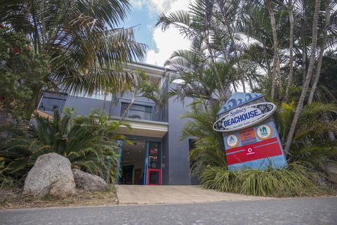 Sydney Beachouse YHA - Accommodation Sunshine Coast 1