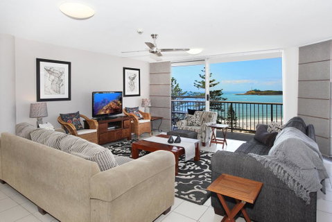 Syrenuse 22 - 3 BDRM Oceanview Apt On Esplanade - Accommodation Sunshine Coast 2