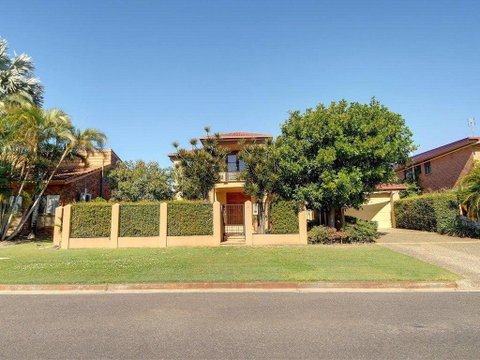 Tarcoola 41 - 5 BDRM Canal Home With Pool - Accommodation Sunshine Coast 1