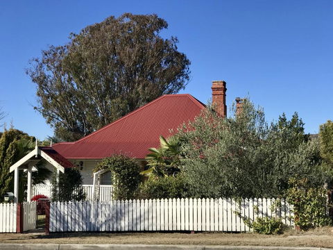 Tenterfield Historic C1895 Cottage - Accommodation Sunshine Coast 0