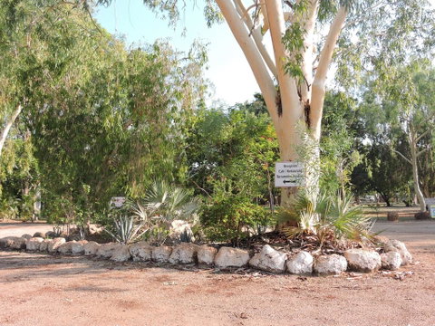 Territory Manor Motel & Caravan Park - Accommodation Sunshine Coast 2