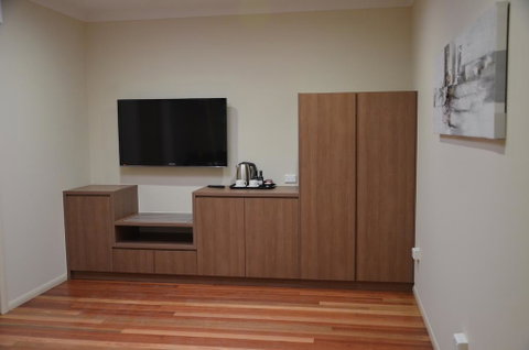 The Australian Hotel Motel - Accommodation Sunshine Coast 3