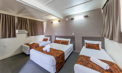 The Australian Hotel Murgon - Accommodation Sunshine Coast 1