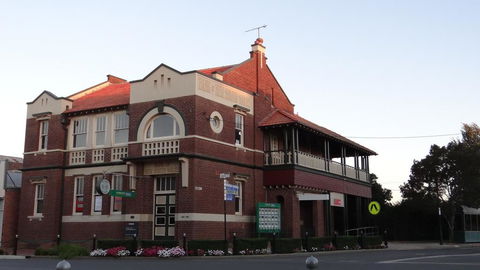 The Bank B&B West Wyalong - Accommodation Sunshine Coast 0