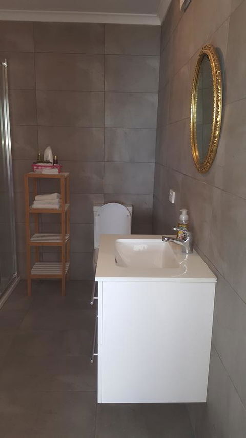 AppleBay Guest House - Accommodation Sunshine Coast 9