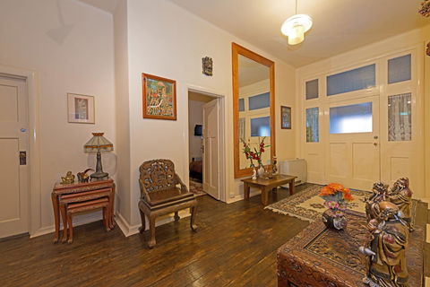 Edinburgh Gallery Bed & Breakfast - Accommodation Sunshine Coast 2