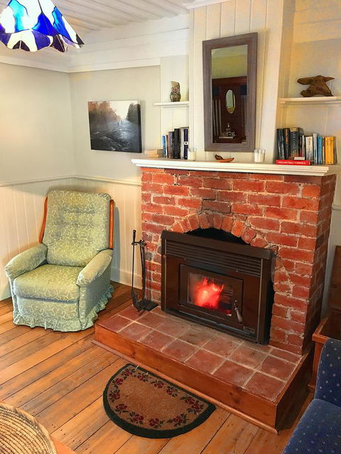 Platypus Playground Riverside Cottage - Accommodation Sunshine Coast 6