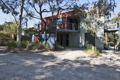 Lorne Surf Apartments - Accommodation Sunshine Coast 8