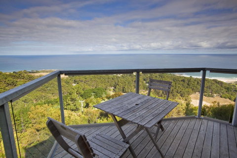 Chris\'s Beacon Point Restaurant & Villas - Accommodation Sunshine Coast 1