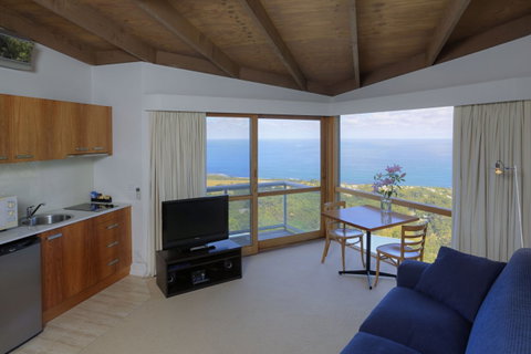 Chris\'s Beacon Point Restaurant & Villas - Accommodation Sunshine Coast 5