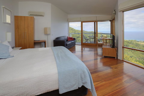 Chris\'s Beacon Point Restaurant & Villas - Accommodation Sunshine Coast 0