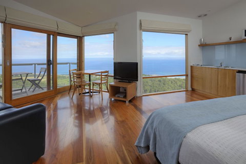 Chris\'s Beacon Point Restaurant & Villas - Accommodation Sunshine Coast 2