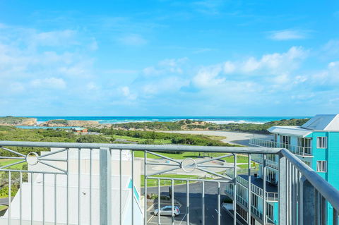 Deep Blue Hotel & Hot Springs - Accommodation Sunshine Coast 25