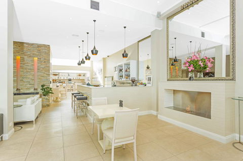 Deep Blue Hotel & Hot Springs - Accommodation Sunshine Coast 22