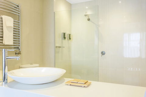 Deep Blue Hotel & Hot Springs - Accommodation Sunshine Coast 10