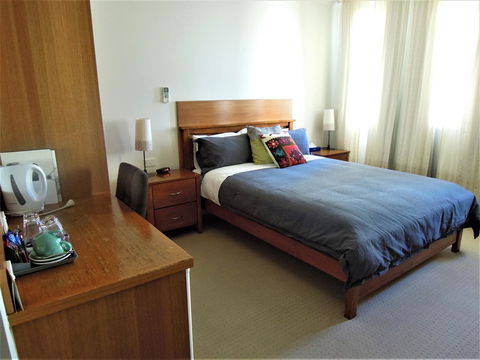 Plough Hotel - Accommodation Sunshine Coast 4