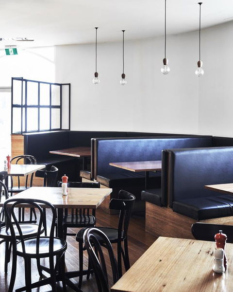 Plough Hotel - Accommodation Sunshine Coast 13