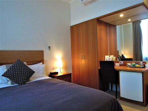 Plough Hotel - Accommodation Sunshine Coast 7