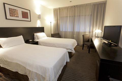 Causeway 353 Hotel - Accommodation Sunshine Coast 6