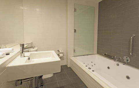 Causeway 353 Hotel - Accommodation Sunshine Coast 29
