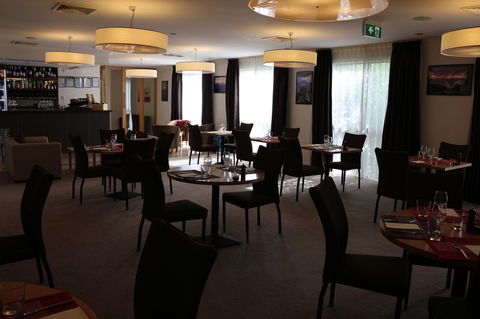 Bairnsdale International - Accommodation Sunshine Coast 16