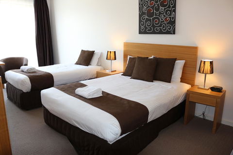 Bairnsdale International - Accommodation Sunshine Coast 12